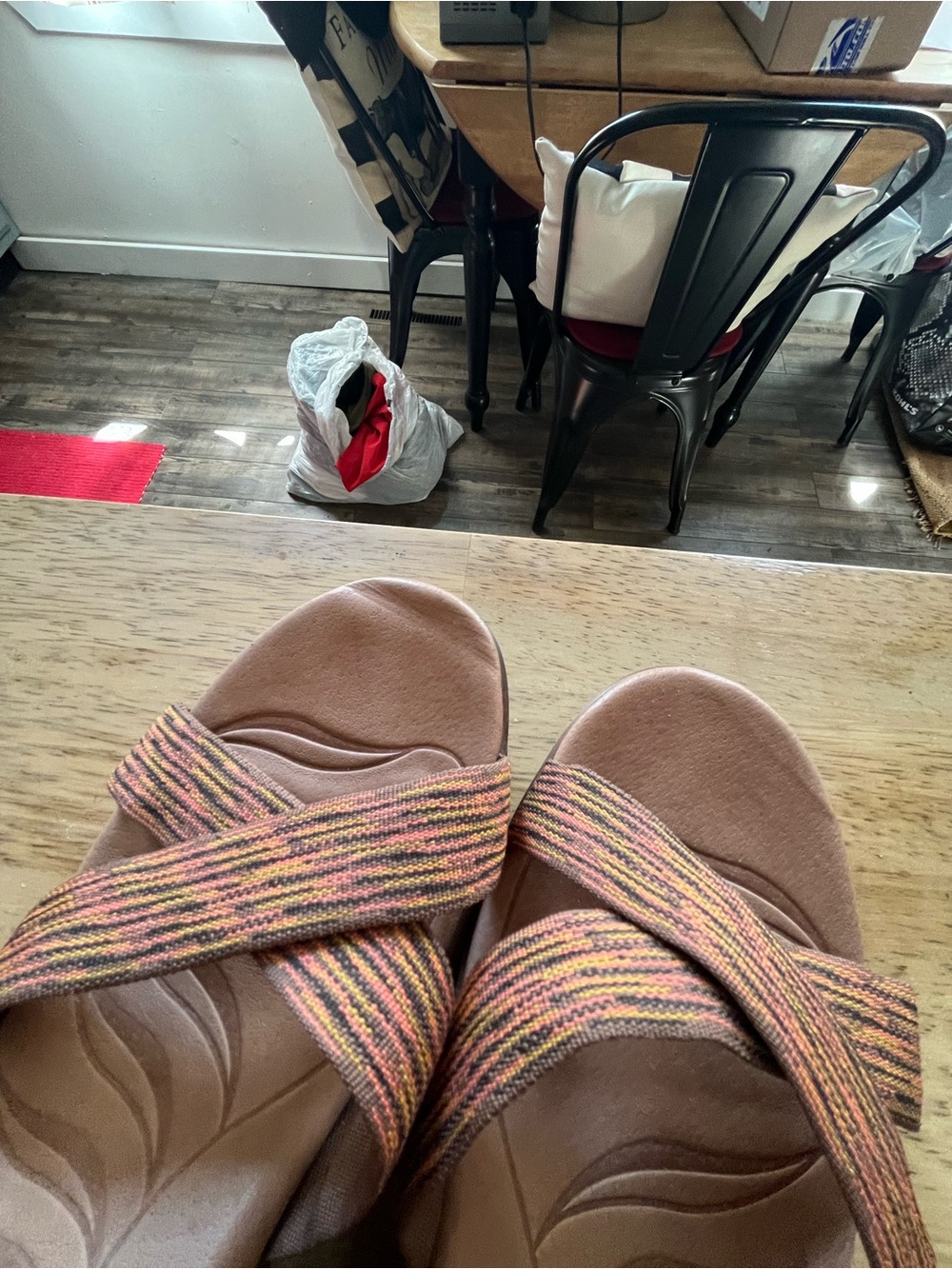 Keen Brown Strappy Wedge Sandals with Multitone Fabric.colors brown,pink,orange - Picture 5 of 8